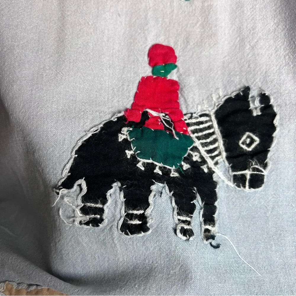 Passports Of Pier 1 Imports Vintage Chambray Button Up Animal Appliqués Size S - Picture 6 of 15